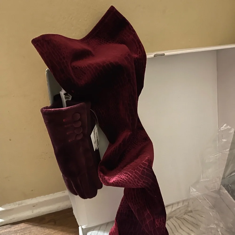 Boot - Picture 2 of 13